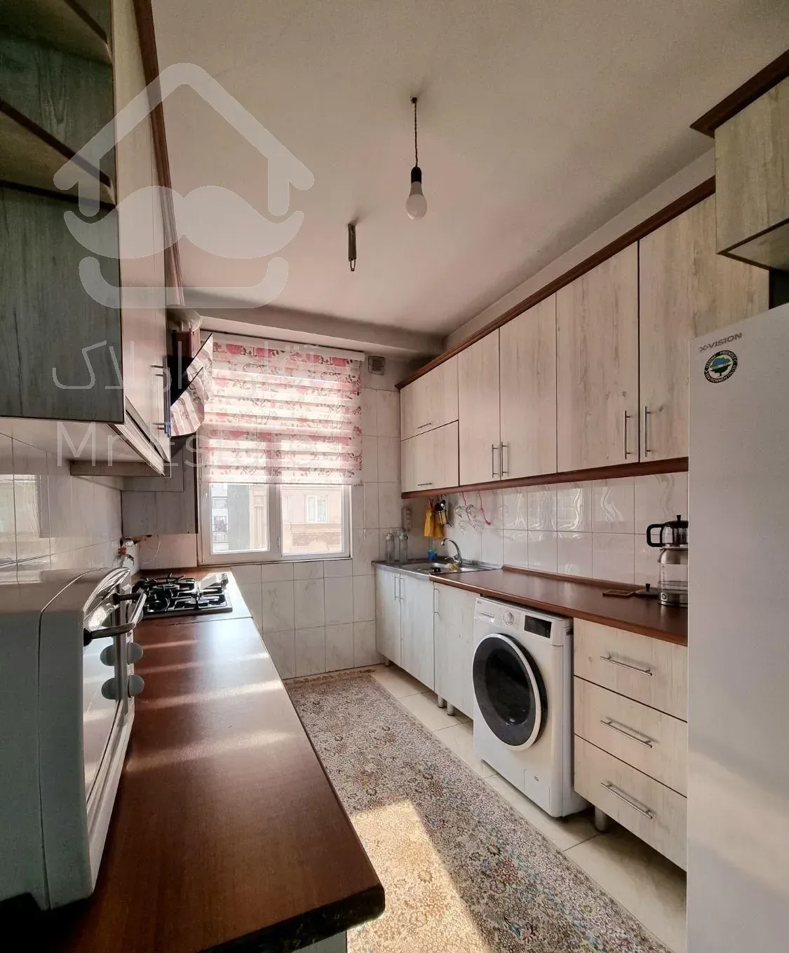 75 متر ( دو قدمی خیابان اصلی )