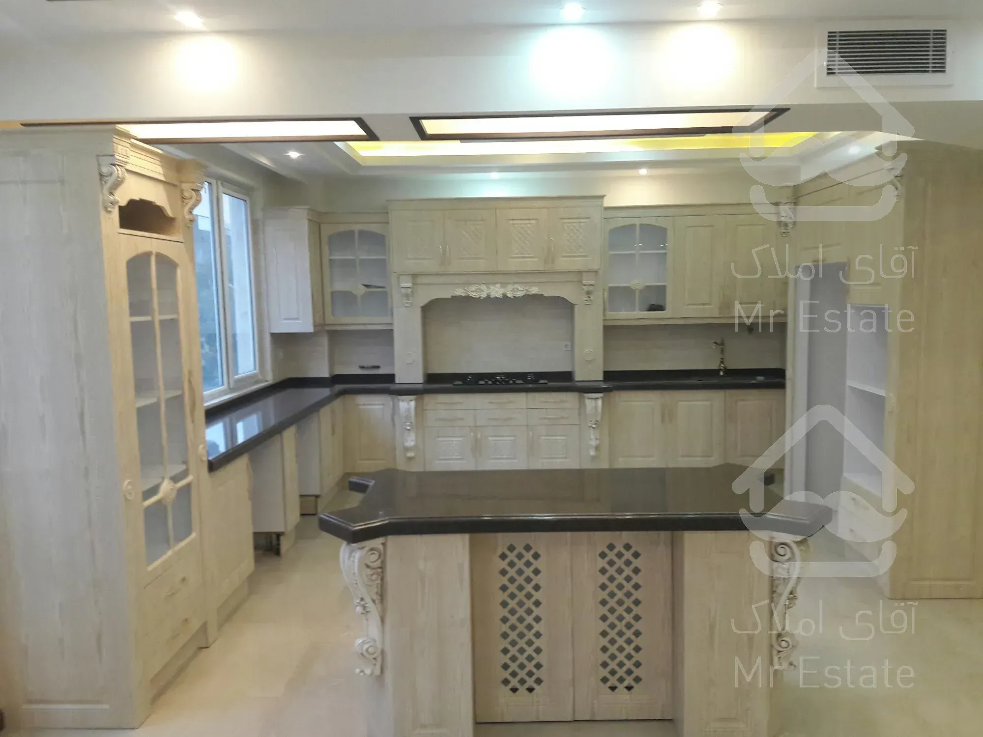 رهن و اجاره آپارتمان مسکونی240متری در صادقیه