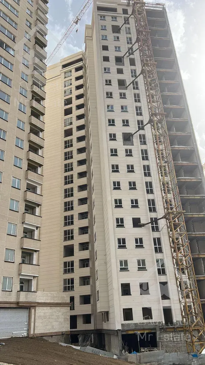 اپارتمان ۱۳۰ متری سه خوابه