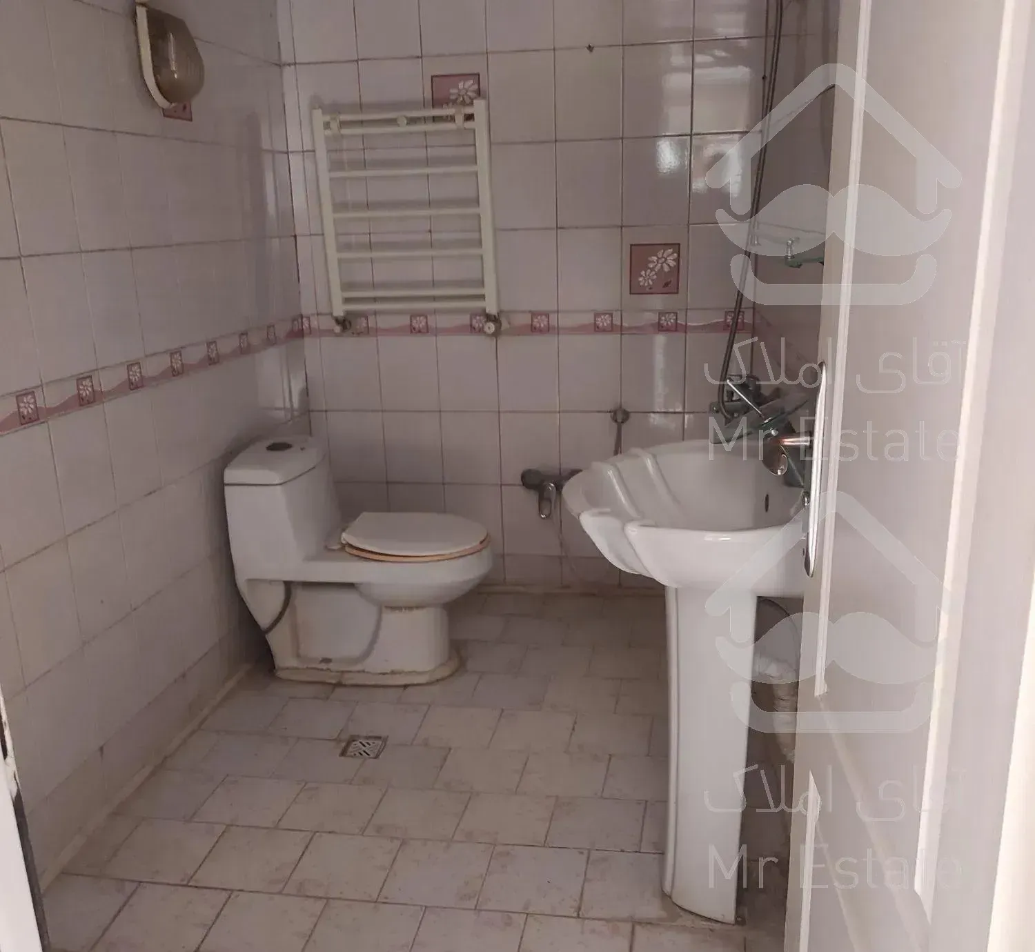 ۵۰متری تکواحدی غرق نور