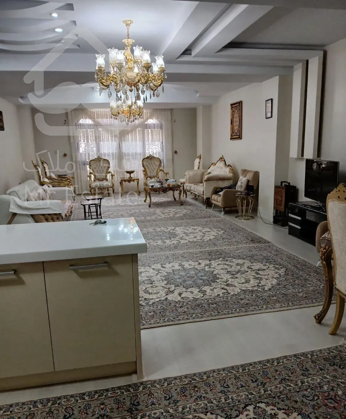 آپارتمان۱۴۰مترسعادت آبادبالای میدان کاج