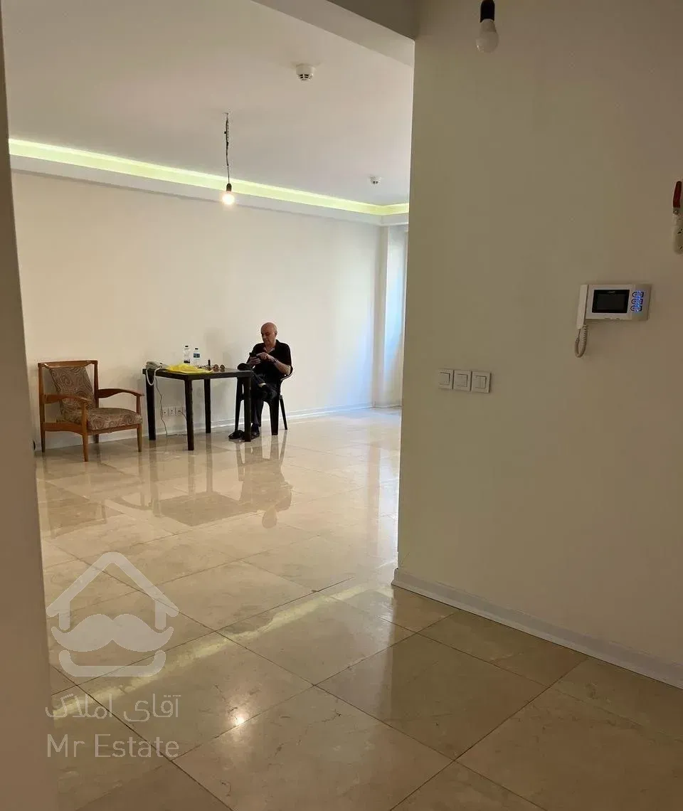 130متر .سه خواب .خ میرزای شیرازی