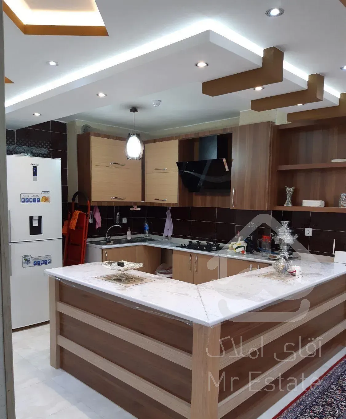 آپارتمان ۱۰۰ متر . ۲ خوابه . طبقه ۶