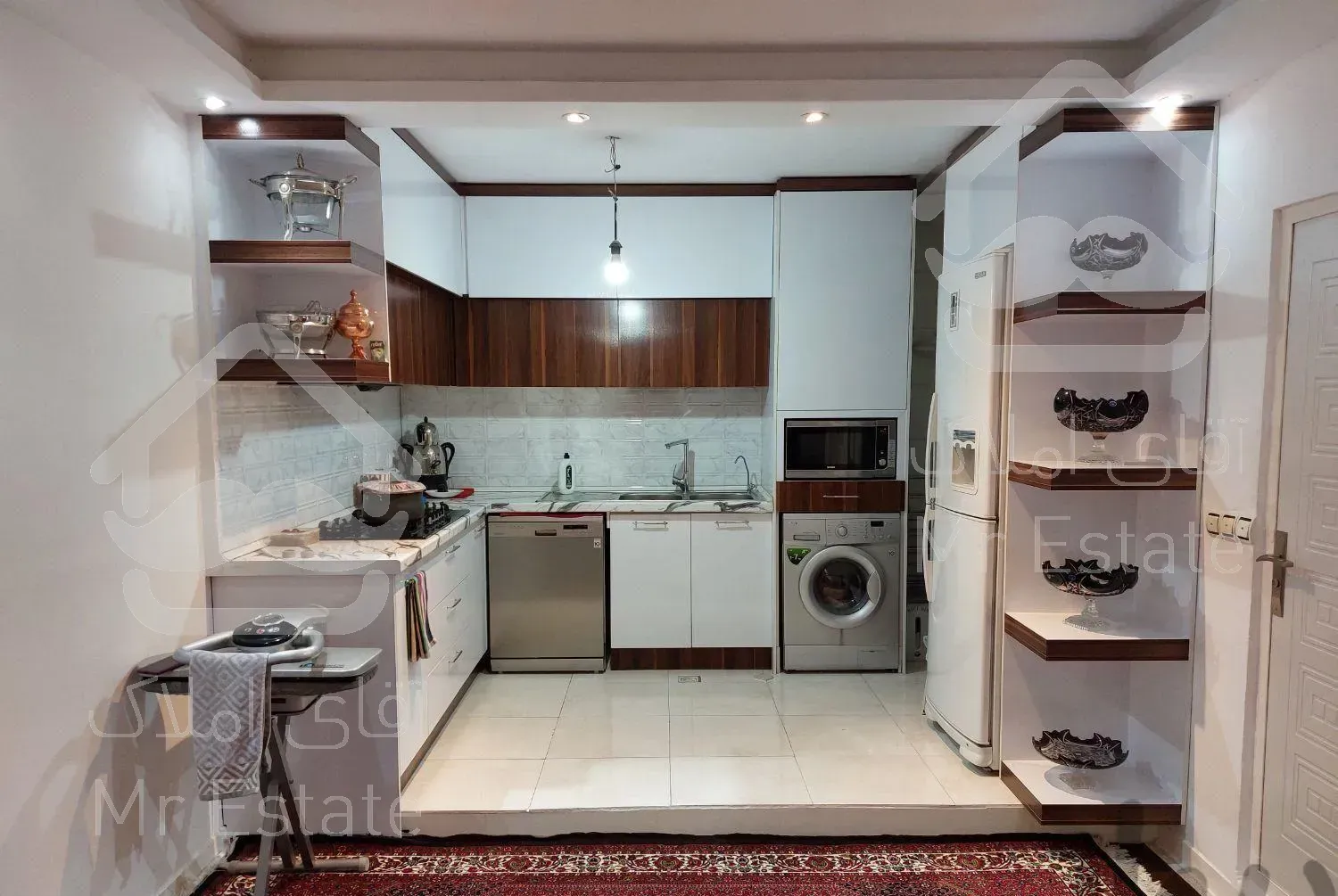 ۵۰ متر طبقه اول ، میدان شهدا ، زرین نعل