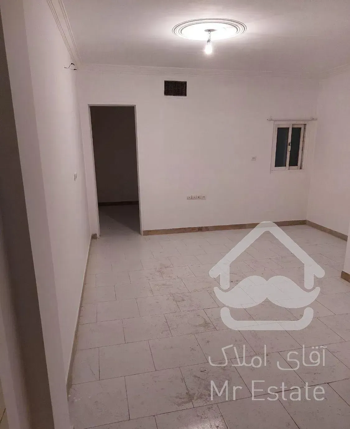 ۴۳متریکخوابه تکواحدی۱۰ساله خ کارگرجنوبی خ زربافیان