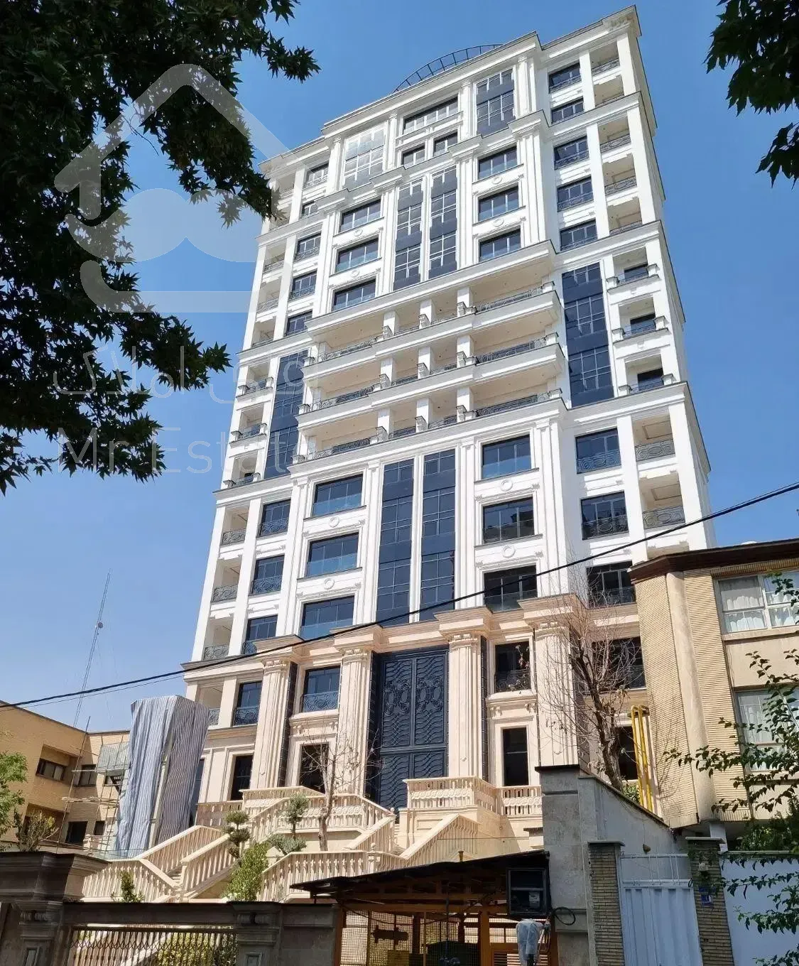 ۷۵۰متر آپارتمان نوساز در ۵طبقه تکواحدی