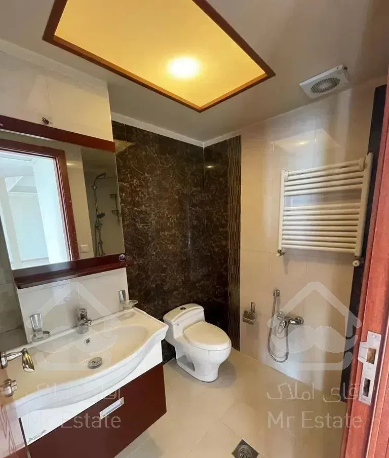 175 متر  قلهک