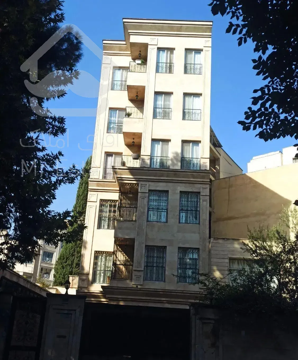 ۱۰۵ متری بدون مشابه اندرزگو/رو به آفتاب