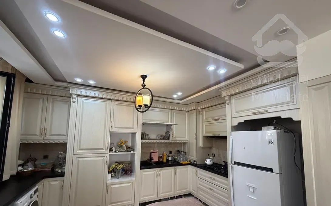 فروش آپارتمان ۱۱۰ متری ۲ خوابه بر خیابان باهنر