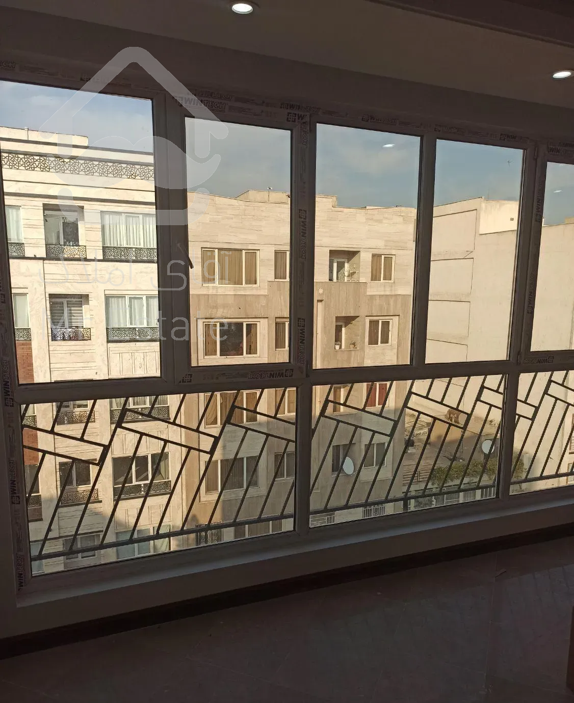 ۱۰۰متر آپارتمان فول در خ استخر(نوساز