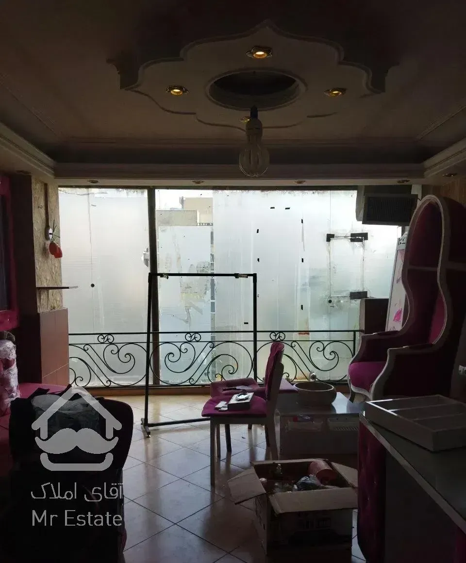 ملک اداری تجاری است که ۵۰ متر میباشد