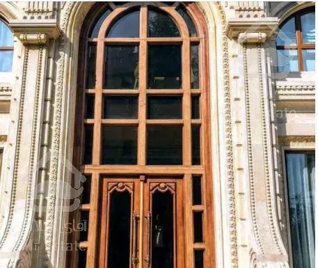 ۱۳۰متر نوساز/ کلاسیک و سطنتی /دو پارکینگ