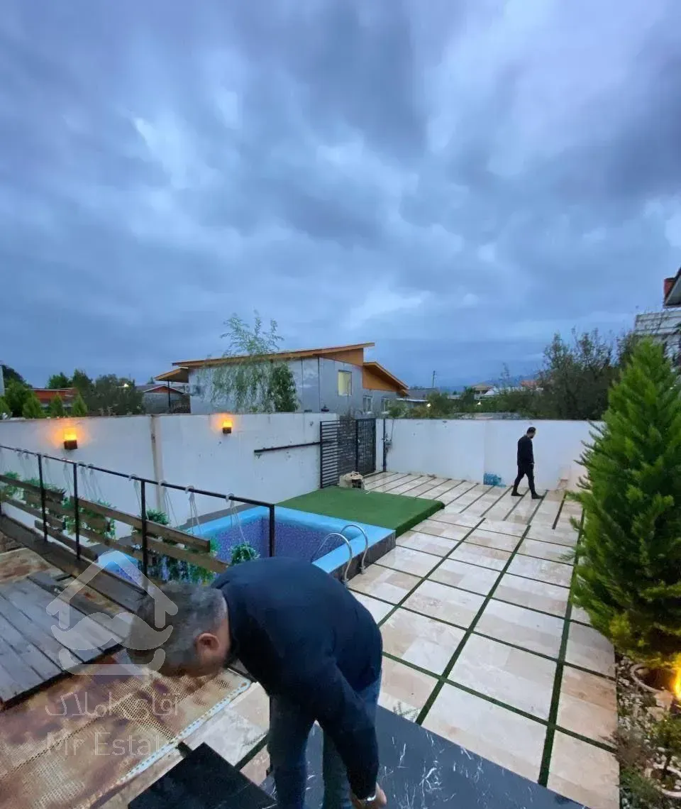 ویلا باغچه استخردار 200 متری شهرکی سند تک‌برگ