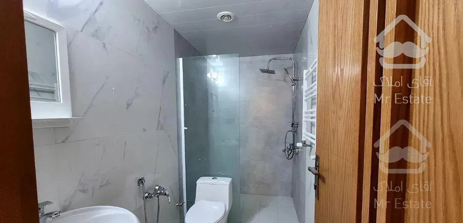 ۱۳۵متر دو خواب هشت بهشت بَر خیابان اصلی مَلک شمالی