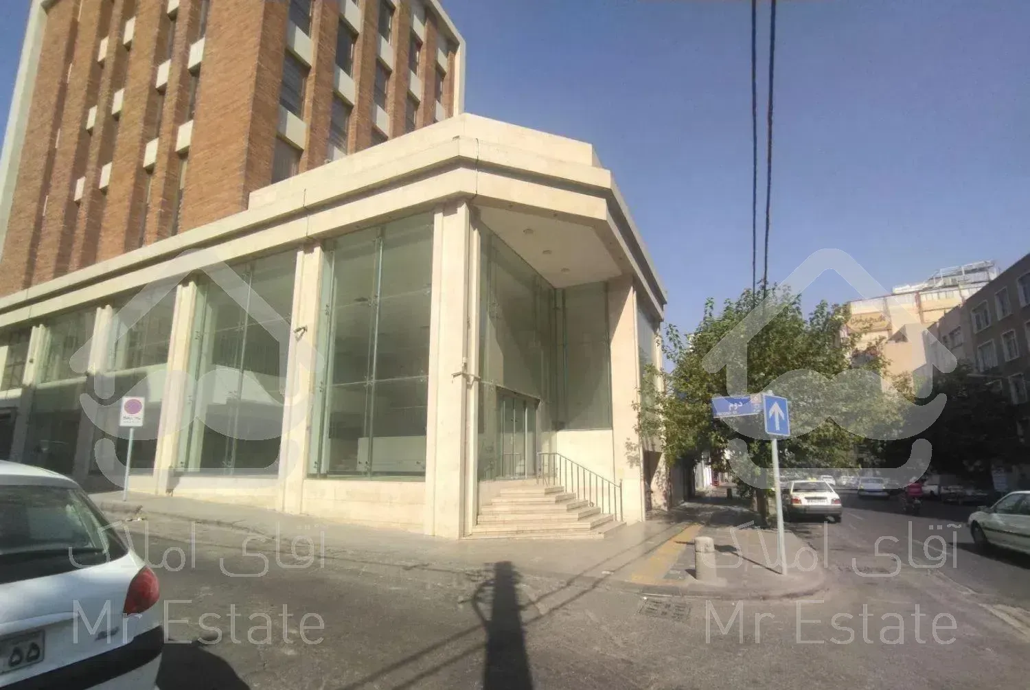 ۱٠ متر کف خیابان ویترین دونبش (( پاسداران ))