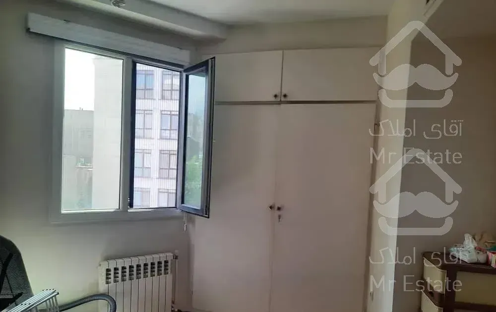 فرحزادی بالاتر از میدان کتاب خ گلبرگ3