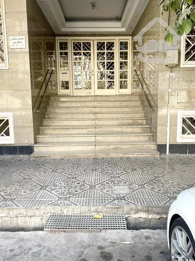 68متر فول امکانات در بلوار فردوس غرب سازمان برنامه مرکزی