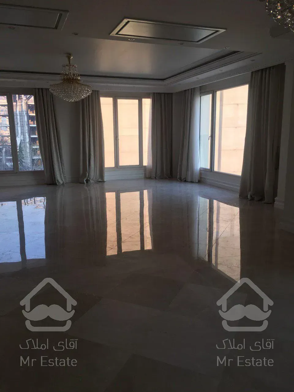 خرید و فروش آپارتمان مسکونی 260 متری فرمانیه شرقی