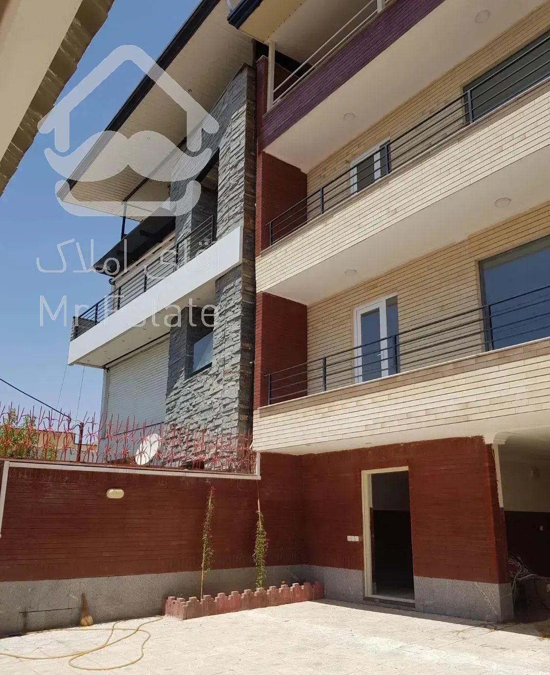 ویلا۳طبقه،داخل بافت،۵۰۰متری درمحدوده دماوند