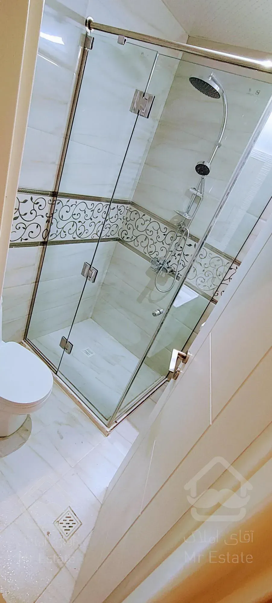 ۹۵ متر ، سالن قدی پرده خور ، کلید نخورده