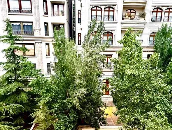 آپارتمان۱۸۰متر۳خواب/سند تکبرگ بدون ریشه/لوکیشن دنج