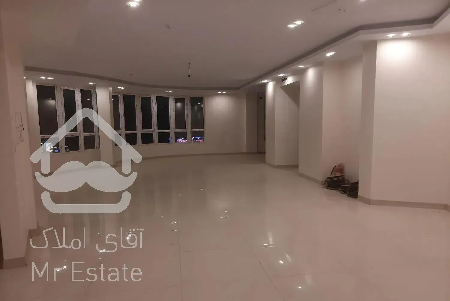 ۲۲۰ متر سه خواب موقعیت اداری سند تک برگ