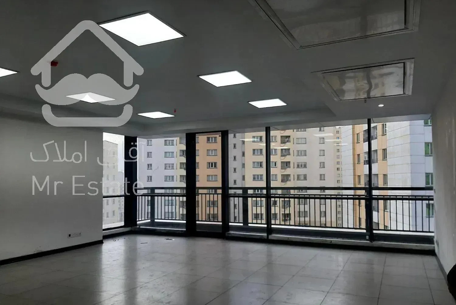 واحد اداری دریاچه چیتگر  کلید نخورده