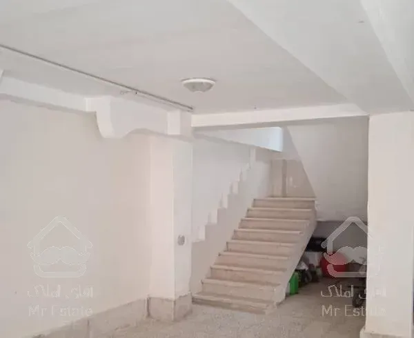 خانه حیاط دار دوطبقه فقط طبقه دوم بفروش میرسه.