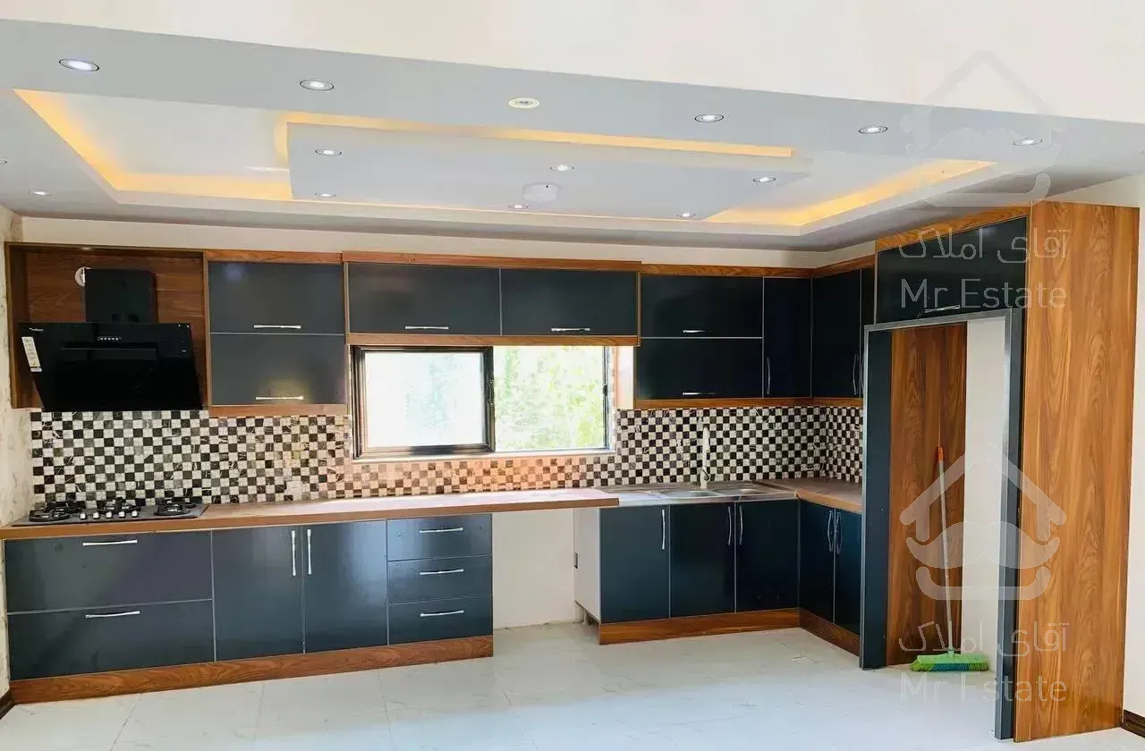 ویلا باغ ۳۲۰مترزمین نوساز استخرچهارفصل فول امکانات