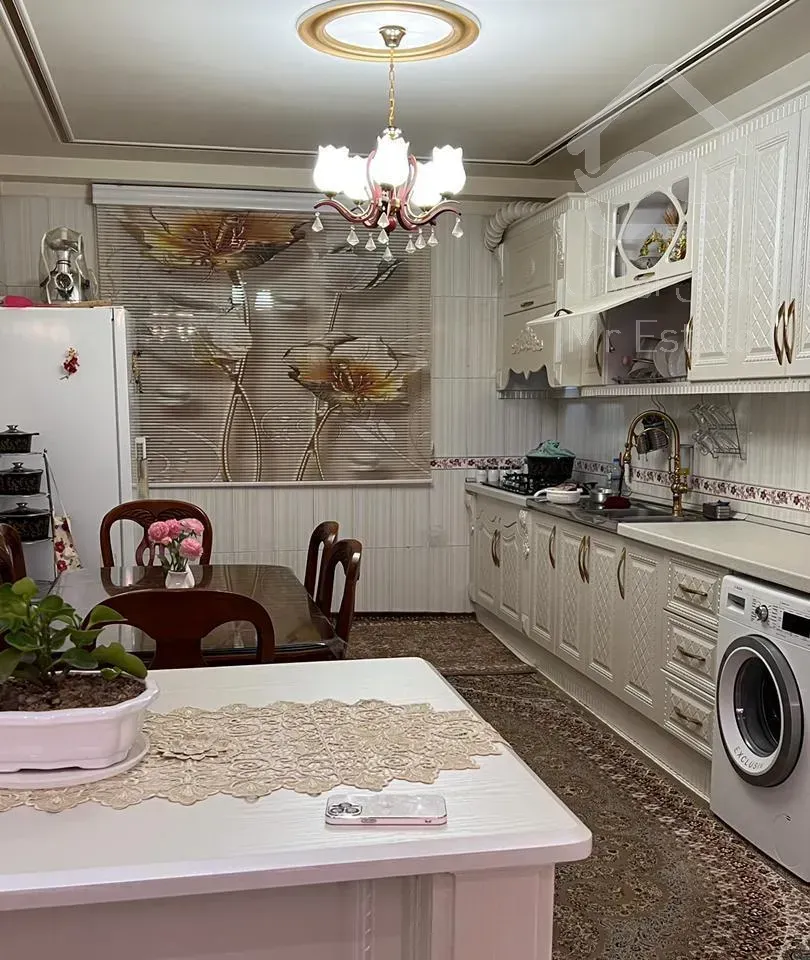 واحد ۱۳۰ متری فول امکانات