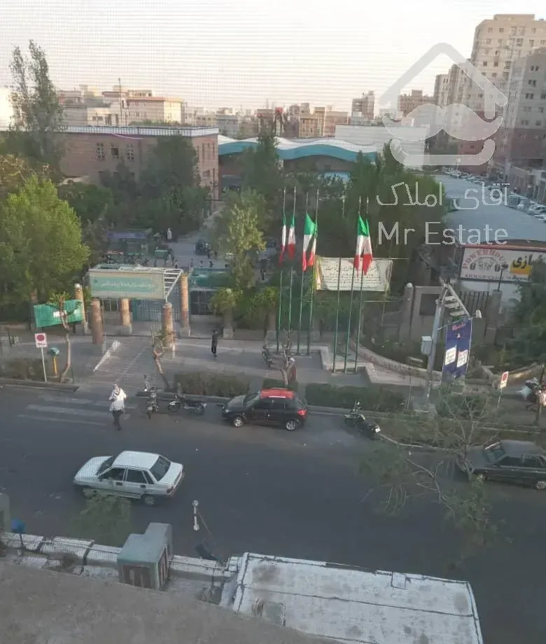اپارتمان ۷۴ دوخواب واقع در خیابان کمیل نزدیک مترو