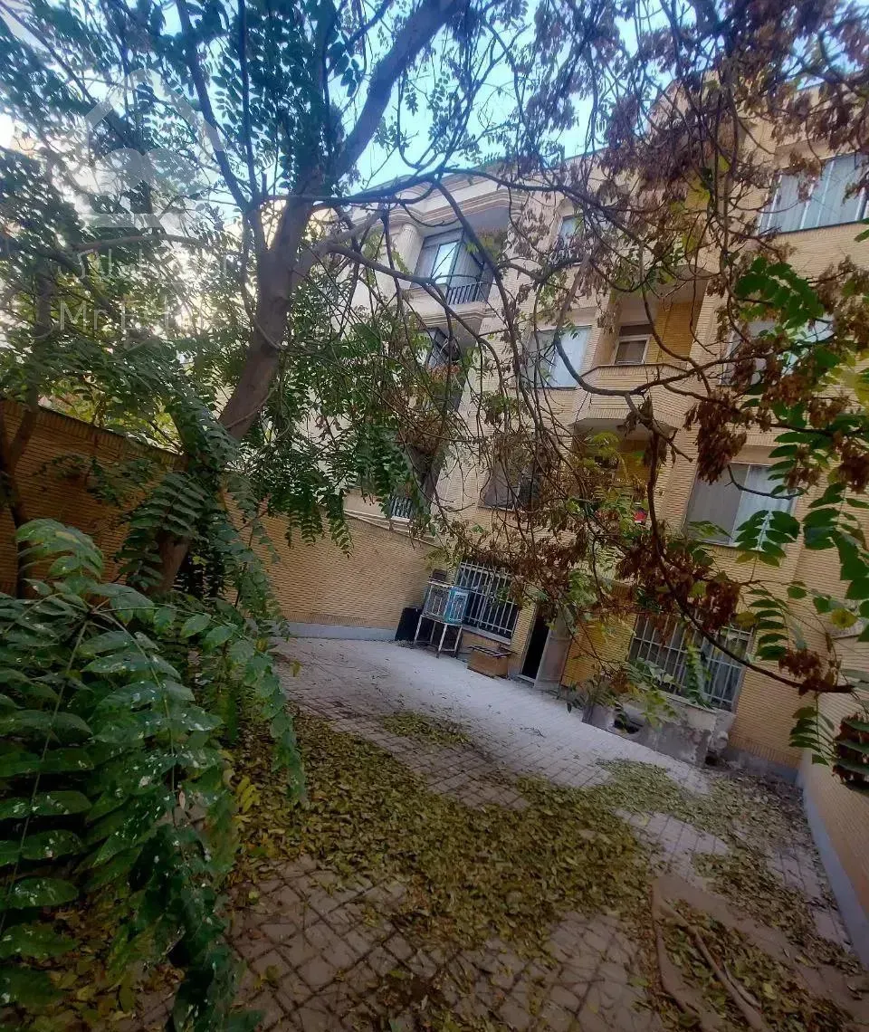 ۸۵ متر همکف با ۱۰۰ مترحیاط اختصاصی اول دانش آموز