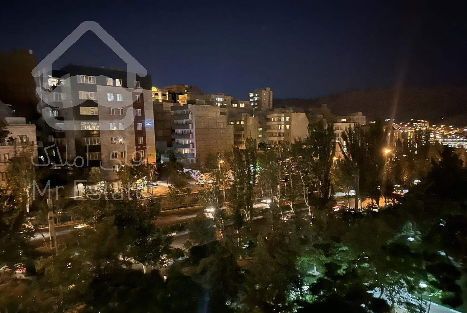 آپارتمان ١٢١ متر در ولیعصر میدان بهارستان