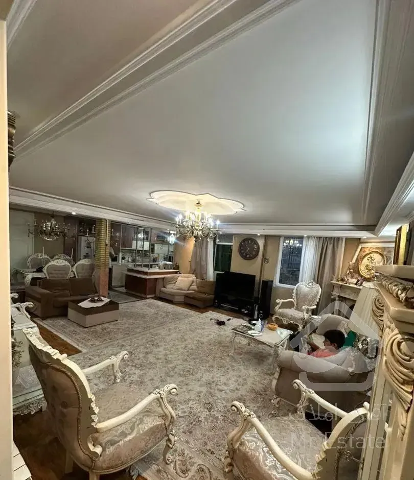 ۱۲۲متر*۳خواب(نواب میدان جمهوری)آسانسور*ردنکن