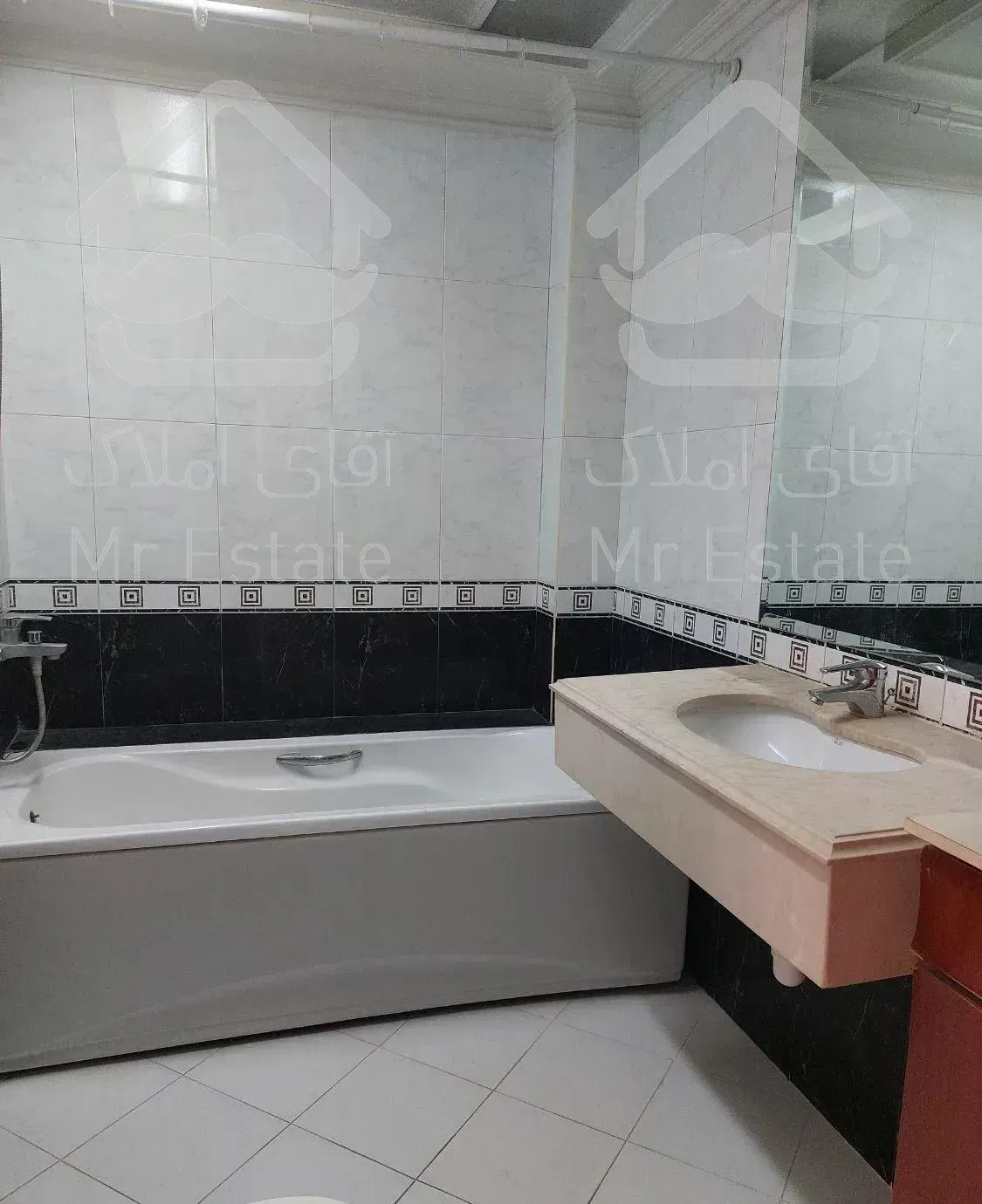 آپارتمان ۲۶۰ متر ۴ خواب تک واحدی استخردار