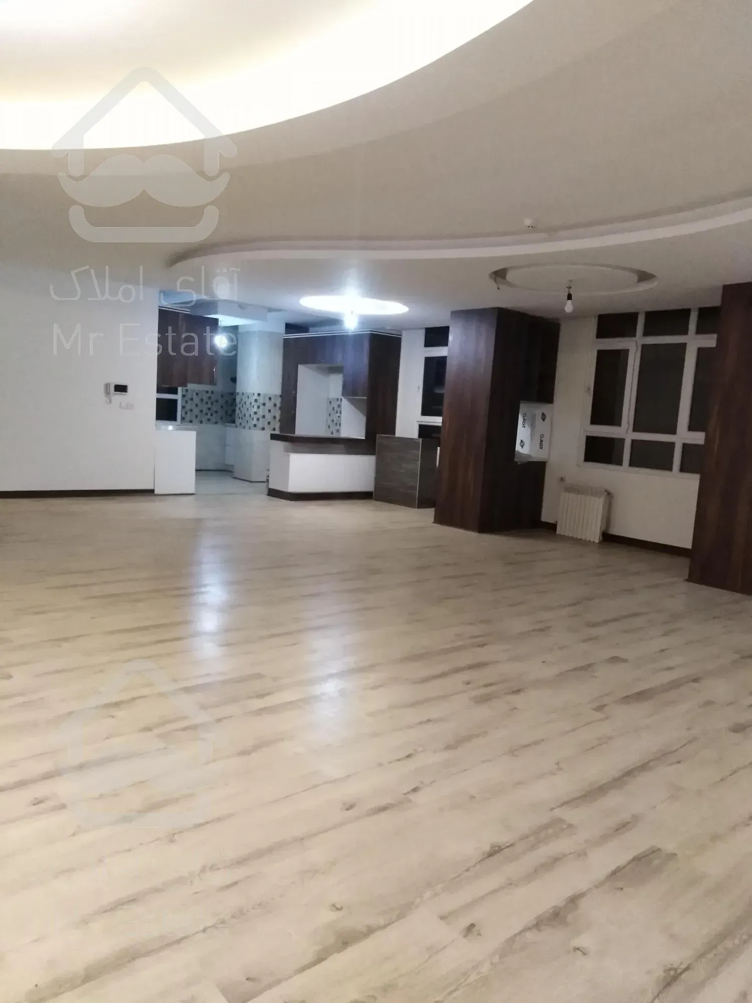 تکواحدی لوکس/۱۷۸متر بینظیر/سه نبش/کاشانی آلاله