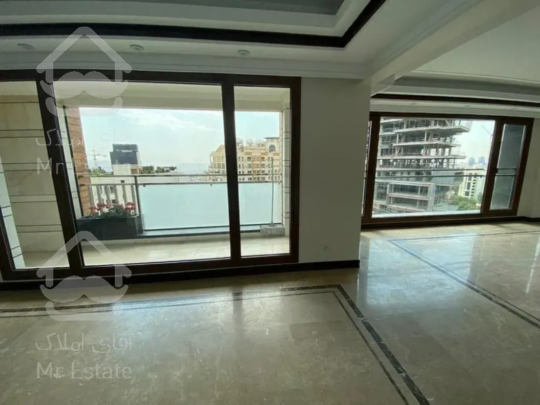 آپارتمان ۲۷۰متر نیاوران ۳خواب نوساز فول تراس نورگیر ویو