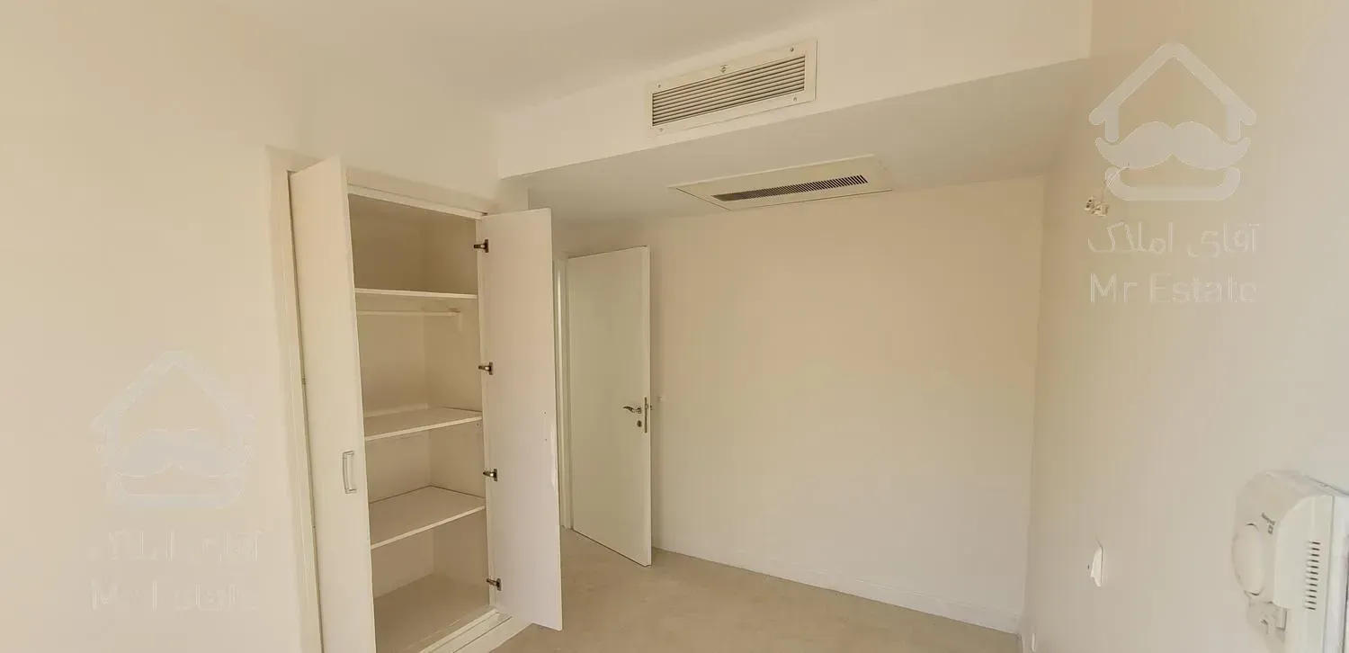 150 متر بالای برج روبروی دریاچه تخلیه‌