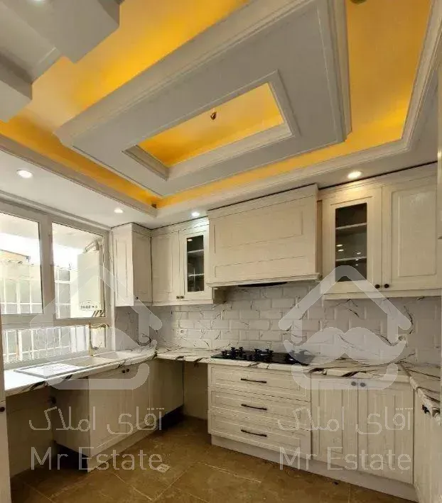 ۸۱ متر / فول امکانات / خوش نقشه / همیلا