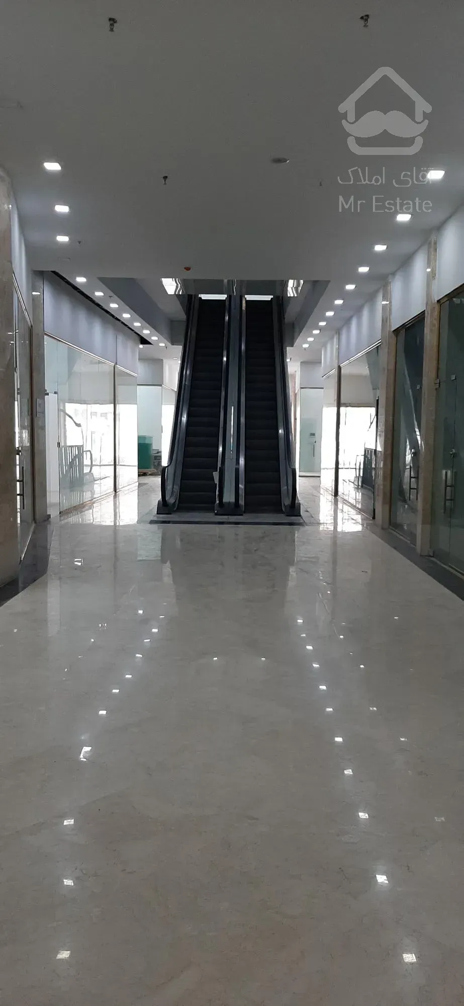 مغازه بیست متری