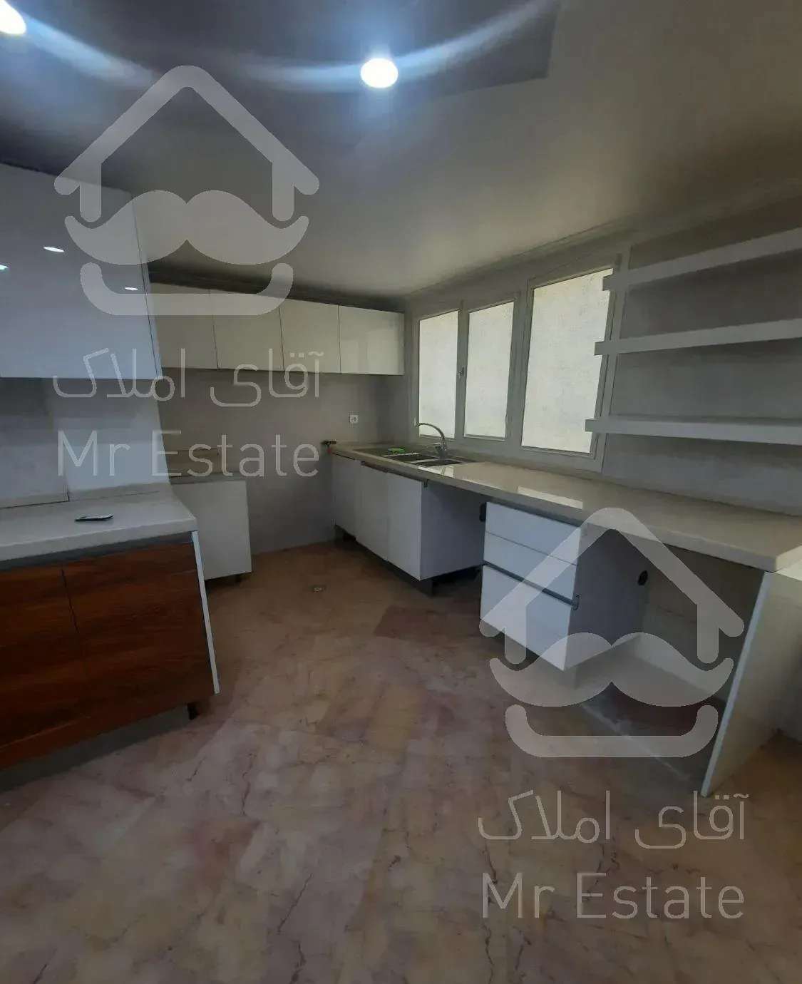 سهروردی      تکواحدی     ۱۳۱ متر    سه خواب  تخلیه