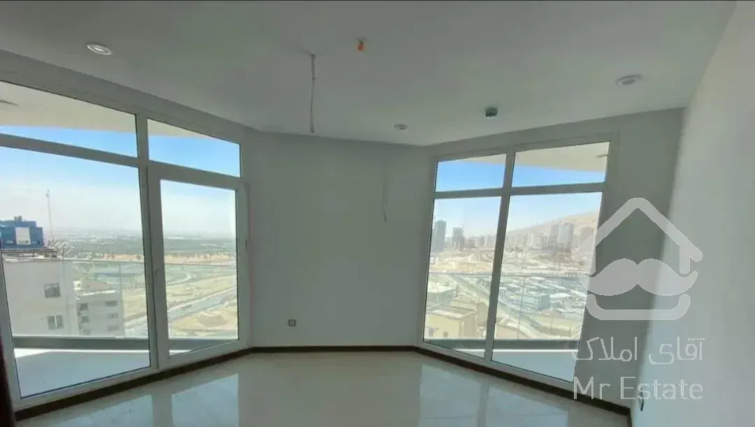 اپارتمان ۱۶۰ متر کلیدنخورده«ویو ابدی»دریاچه چیتگر