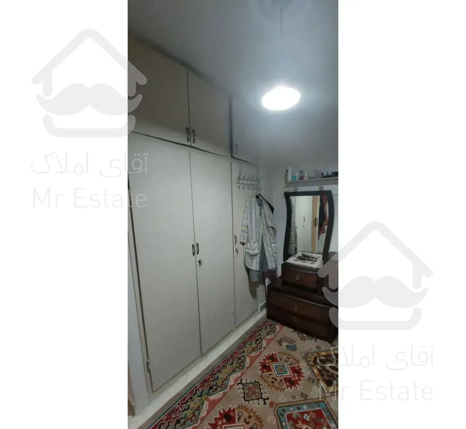 ۵۲ متر / جمهوری/با آسانسور/ تک واحدی/ سرمایه گذاری