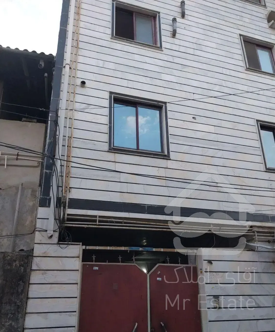 فروش خانه آپارتمانی صد متری واقع در پلیس راه