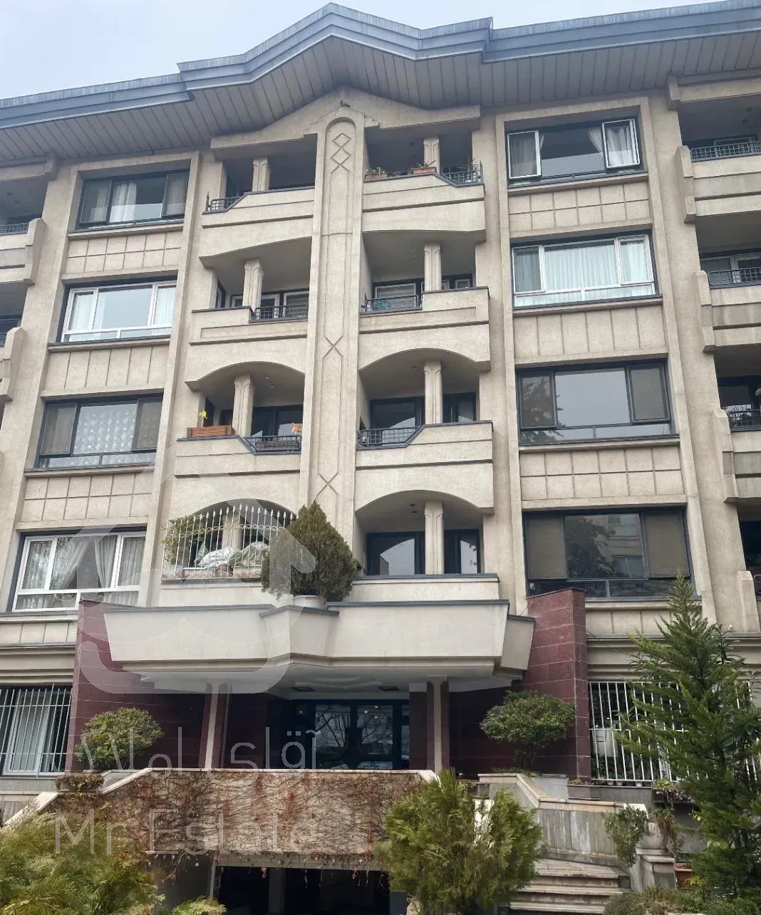 نیاوران ۱۹۸ متر سه۳ خواب/۳ پارکینگ باکس