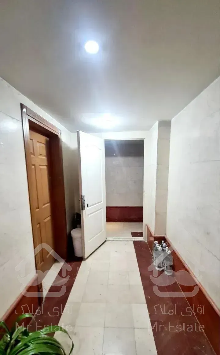 ۱۰۰متری واقع در برج دریاچه چیتگر