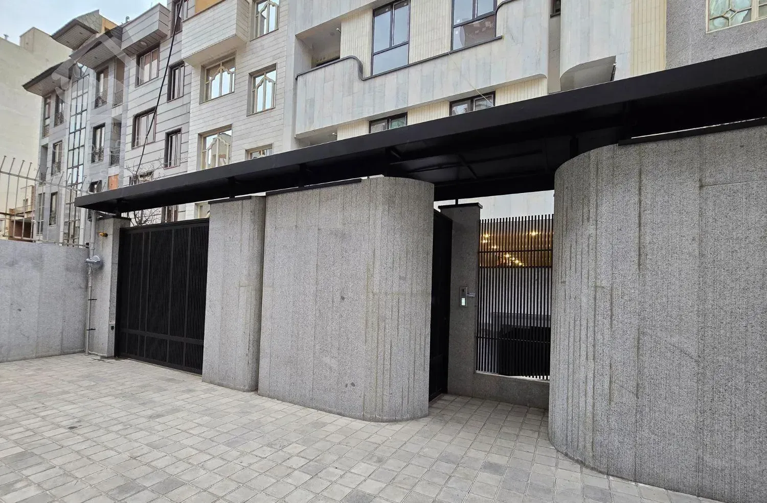 ۷۰ متری ۲ خوابه کلیو نخورده فول