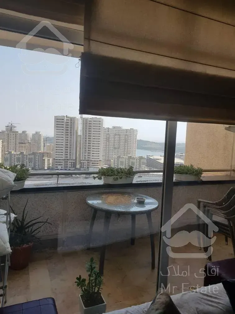 ۱۱۴ متر آبشار تهران، دریاچه، شهرک راه آهن