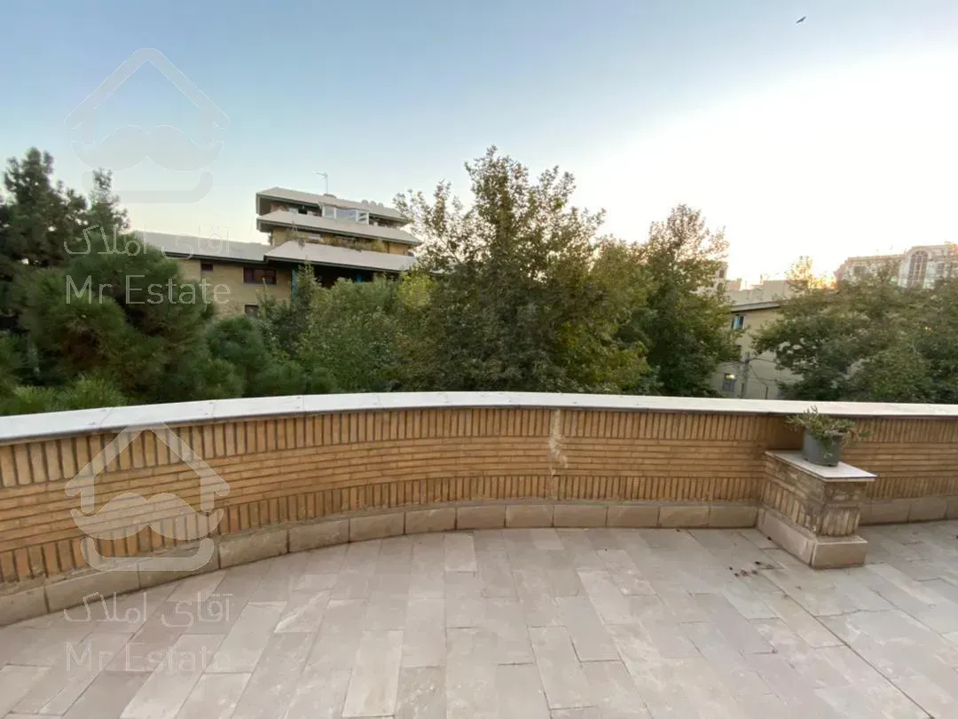 ۱۶۵متر با ۳۰متر تراس اختصاصی رو به حیاط مشجر