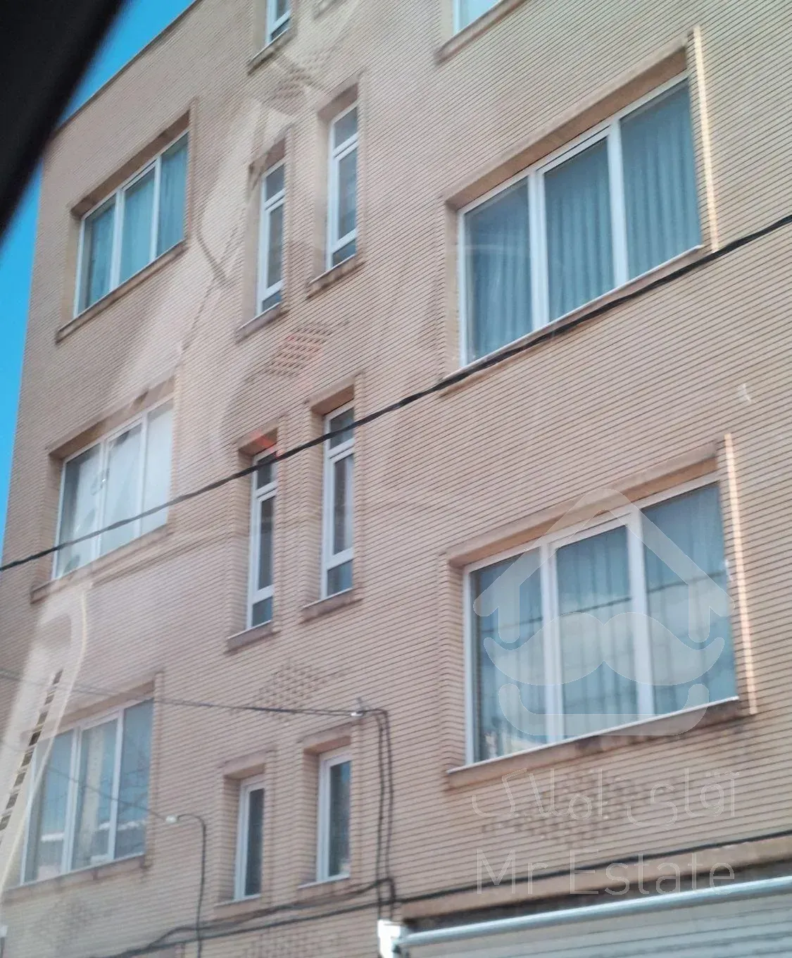 فروش آپارتمان ۱۳۹ متری ۲ خوابه طبقه ۳ در بازار